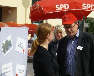 "Wo soll künftig Aspergs Festplatz sein?" - Dies fragten wir die Standbesucher am vergangenen Samstag.