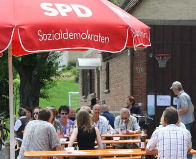 Hocketse im Hof von Breckels im Anschluss an die Osttangentenbegehung