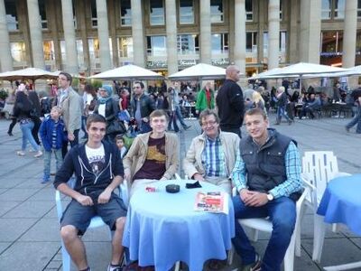 Beim Kaffee auf dem Schlossplatz