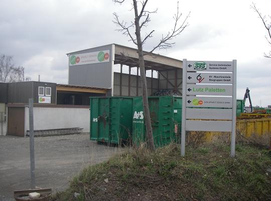 Das benachbarte Gewerbegebiet "Lehenfeld", auf Asperger Gemarkung.